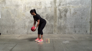 Тяга к животу с медболом SKLZ