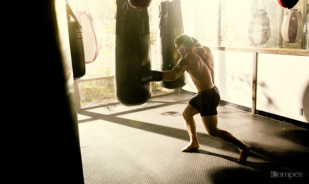 Чад Мендес тренируется с Compex
