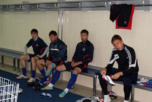 Кинесиотейпирование футболиста ФК Енисей Кинесиотейпирование футболиста ФК Енисей