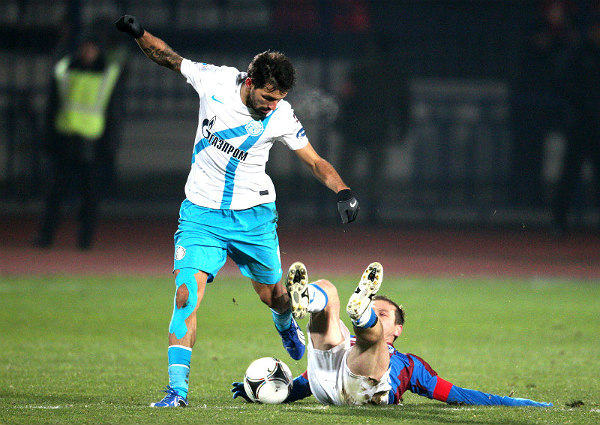 Кинесиотейпирование у игрока ФК Зенит Кинесиотейпирование у игрока ФК Зенит