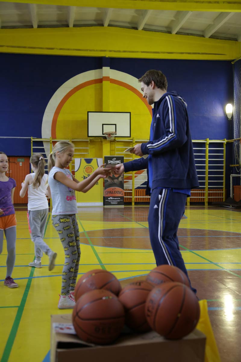 Петтери Копонен и Spalding провели урок One Team в Химках