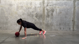 Отжимания с медицинским мячом SKLZ