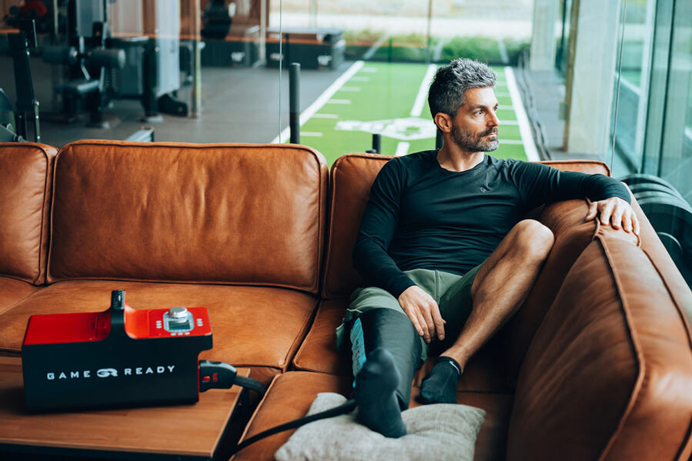 Компрессионный бандаж на кисть и запястье Game Ready, подключаемый к устройству