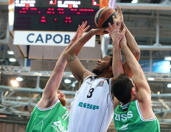 В ТОП-16 Евролиги прошли 2 российских партнера Spalding