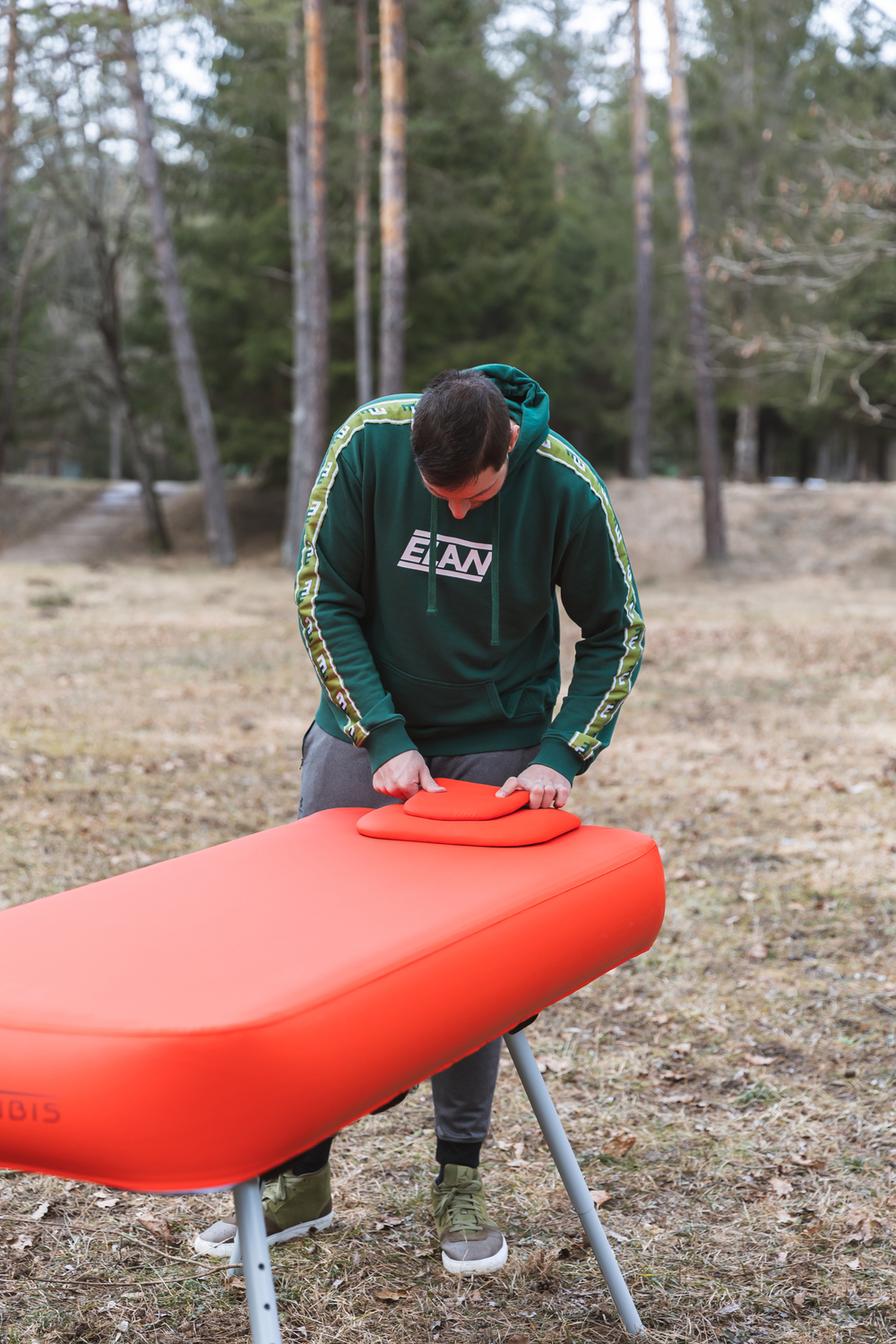 Комплект: переносной массажный стол NUBIS PRO OSTEO с электрическим насосом