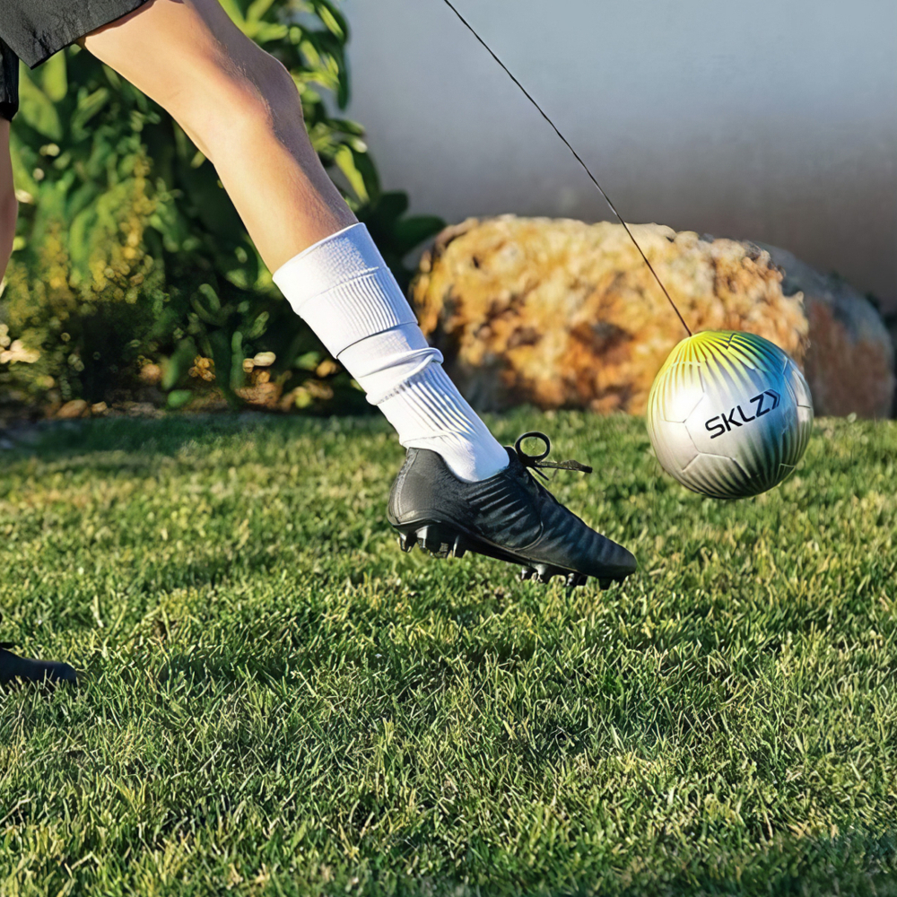 Мяч тренажер на резинке для отработки ударов серебряный SKLZ Star-Kick TOUCH TRAINER VOLT SILVER