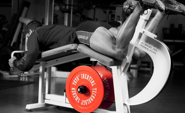 Упражнения на эксцентрическое сопротивление для развития мышц задней поверхности бедра